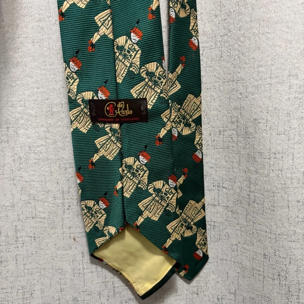 Green Novelty Men's Tie with Beige Vintage Golfer Character Motif